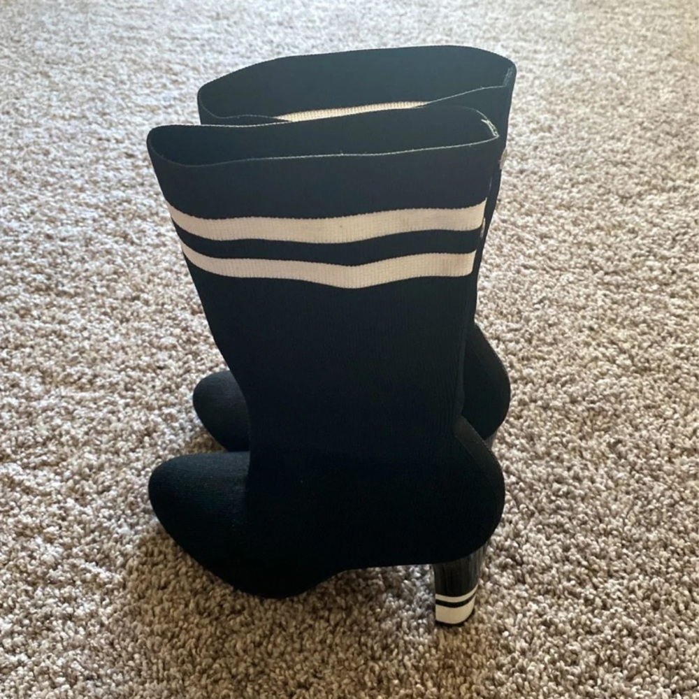 ✨joy sock boots✨